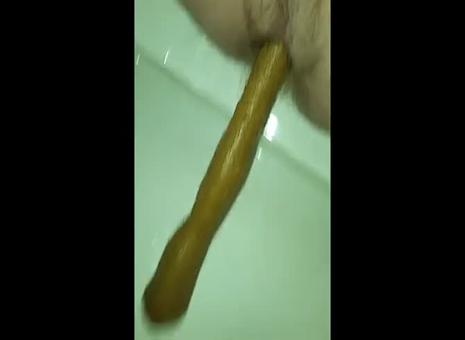 Video :Lady dropping the longest poop ever